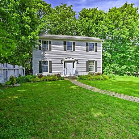 Private Guest House In Dtwn Lenox, Walk To Dining! Exterior photo