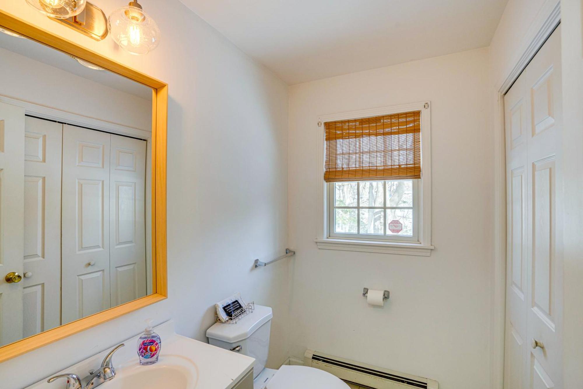 Private Guest House In Dtwn Lenox, Walk To Dining! Exterior photo