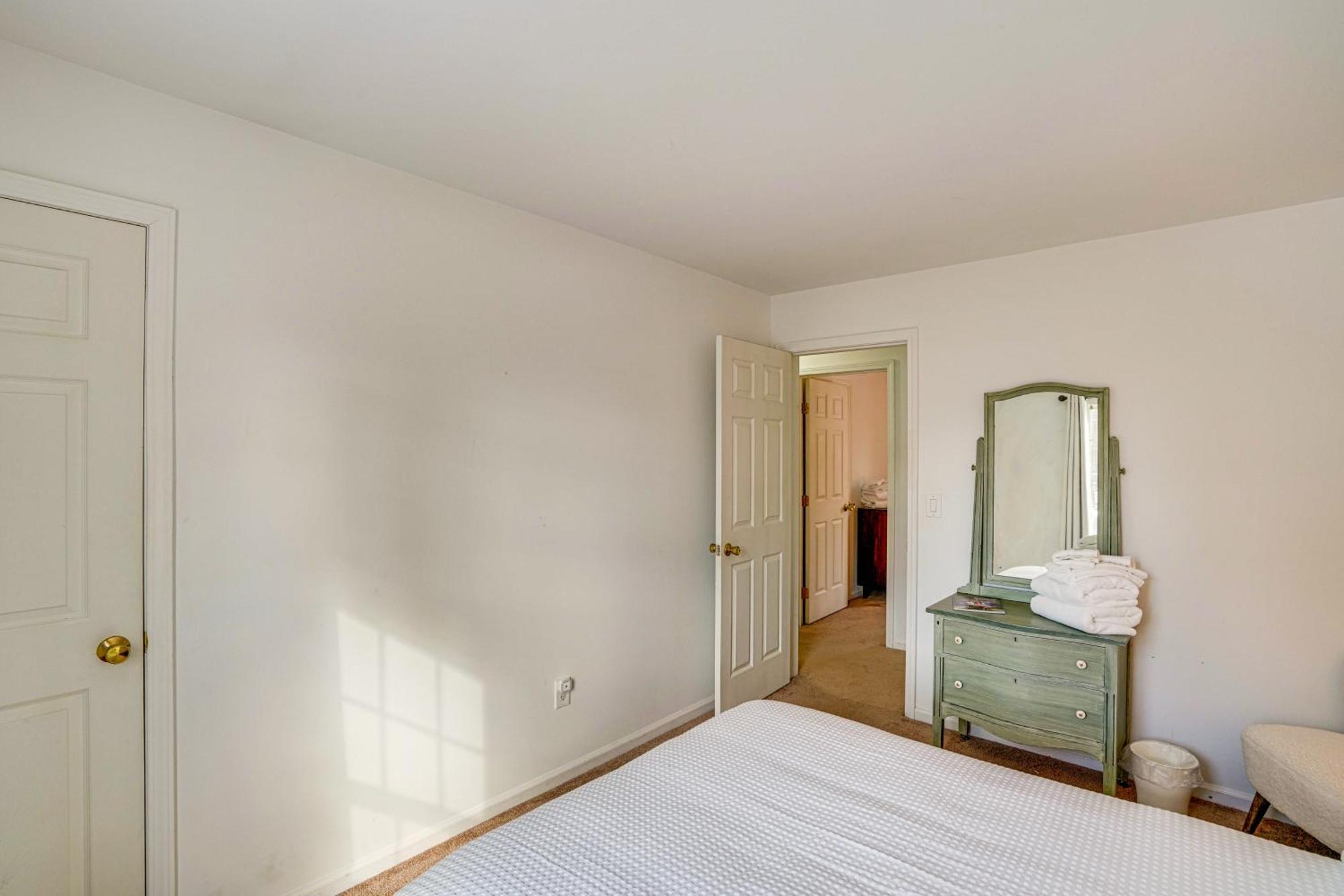 Private Guest House In Dtwn Lenox, Walk To Dining! Exterior photo