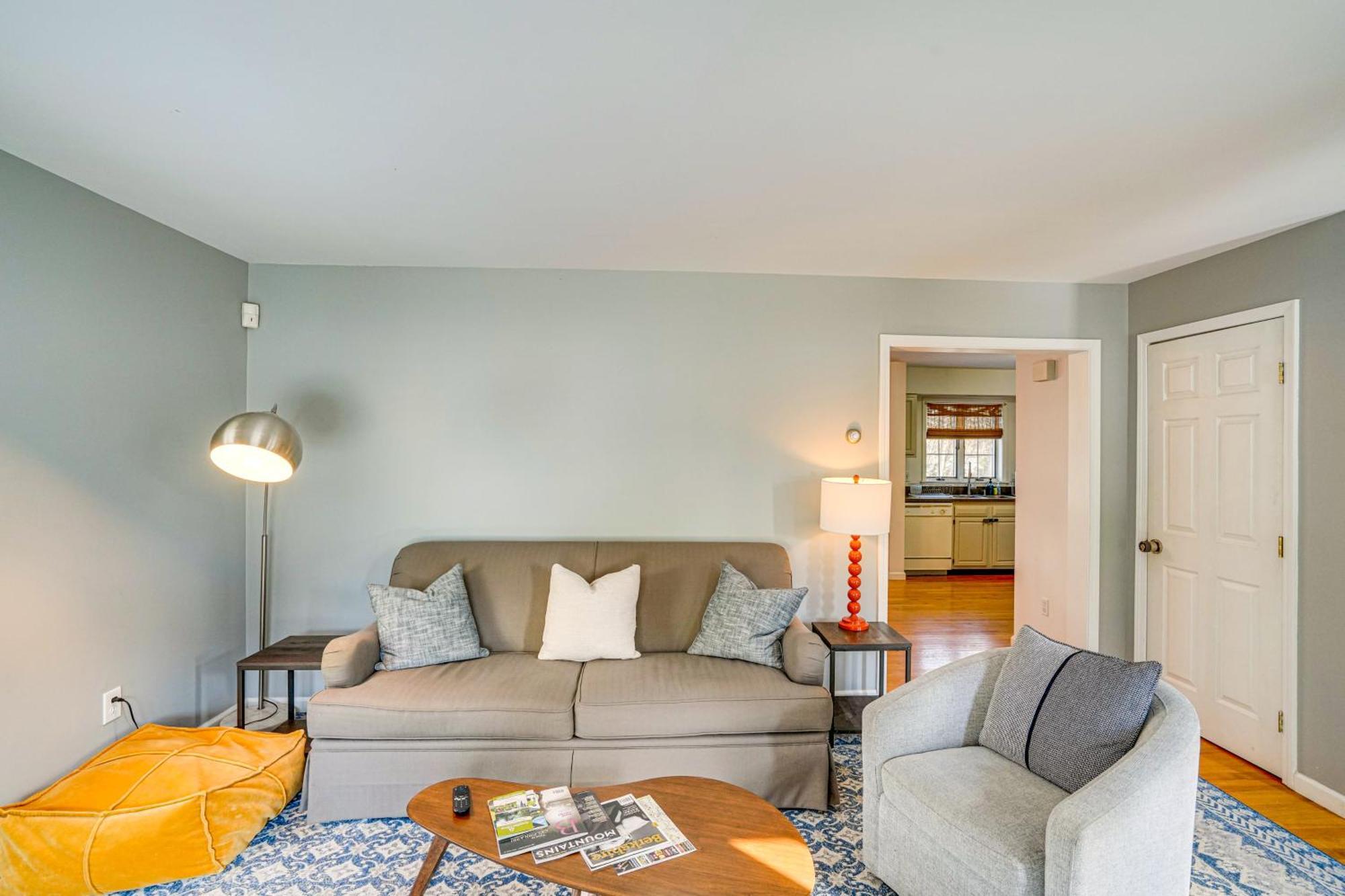 Private Guest House In Dtwn Lenox, Walk To Dining! Exterior photo