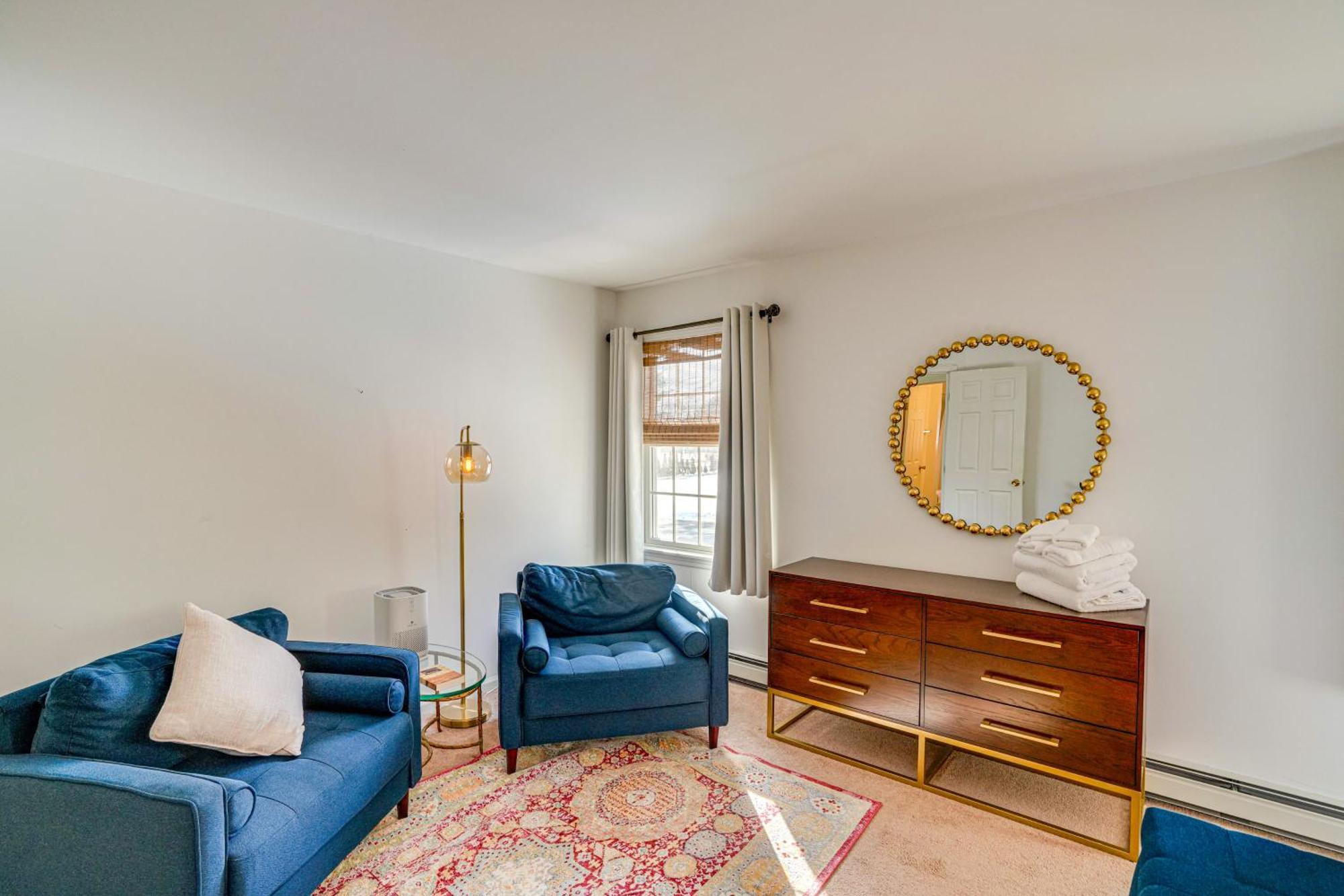 Private Guest House In Dtwn Lenox, Walk To Dining! Exterior photo