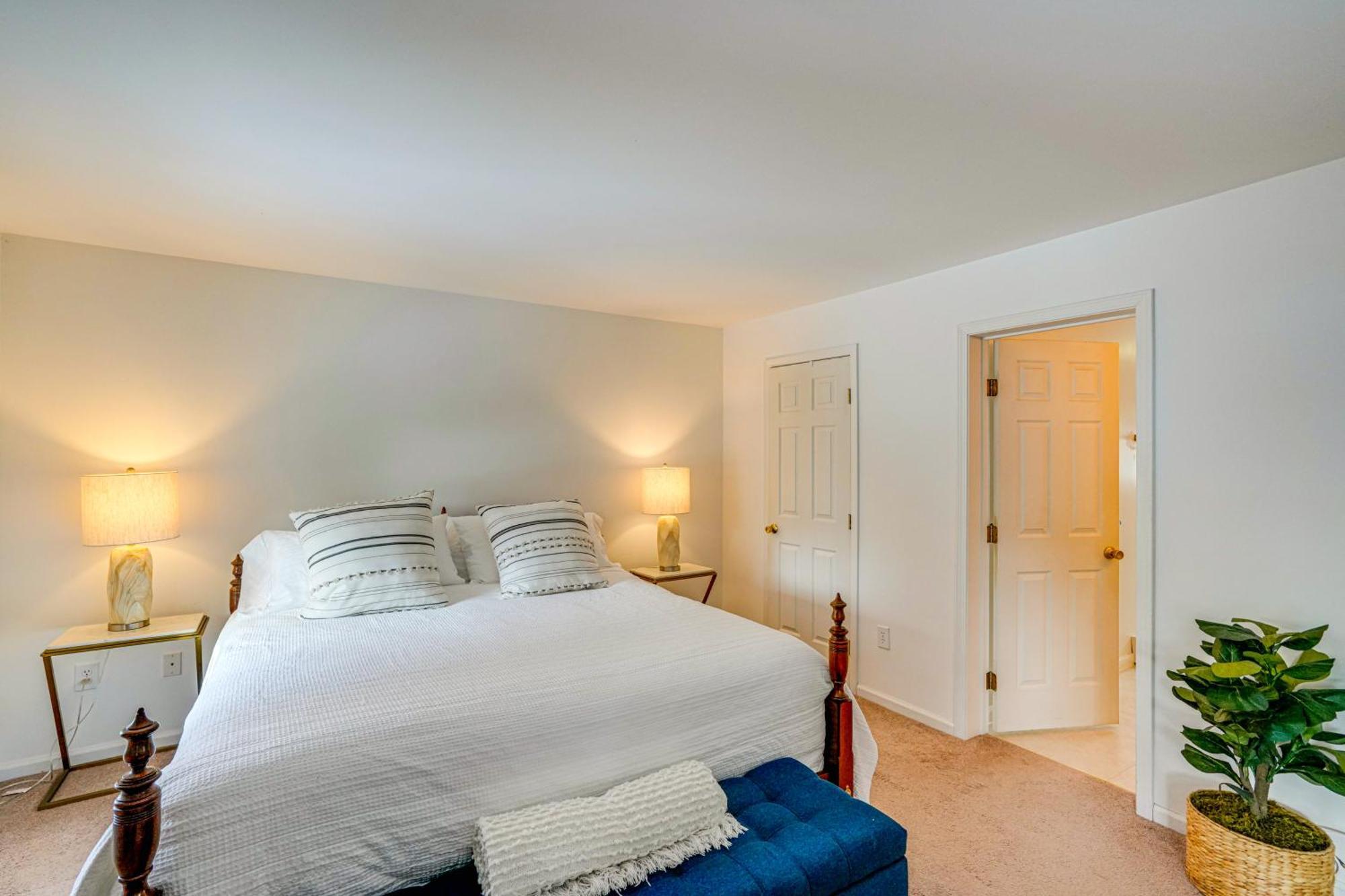 Private Guest House In Dtwn Lenox, Walk To Dining! Exterior photo