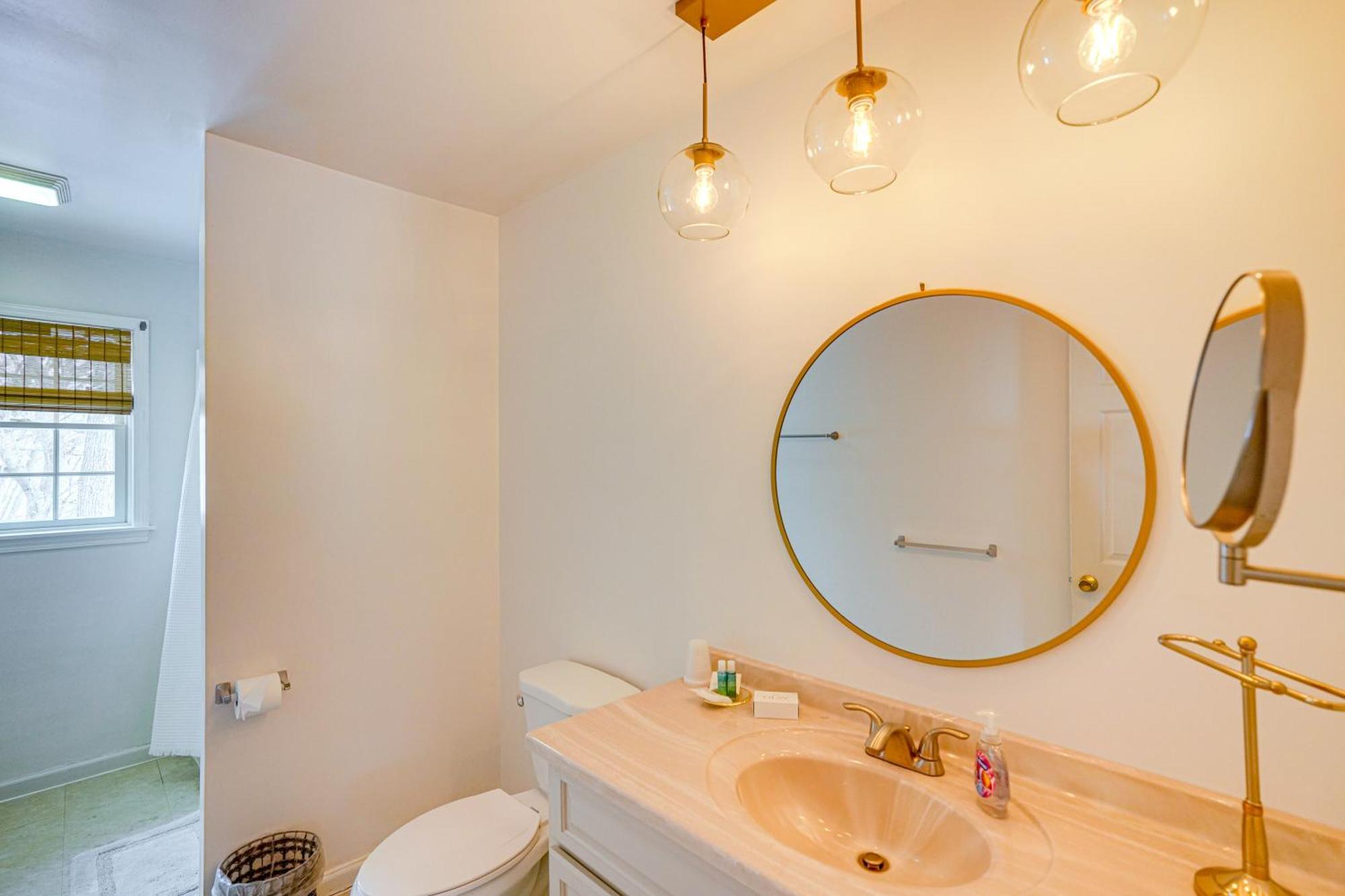 Private Guest House In Dtwn Lenox, Walk To Dining! Exterior photo
