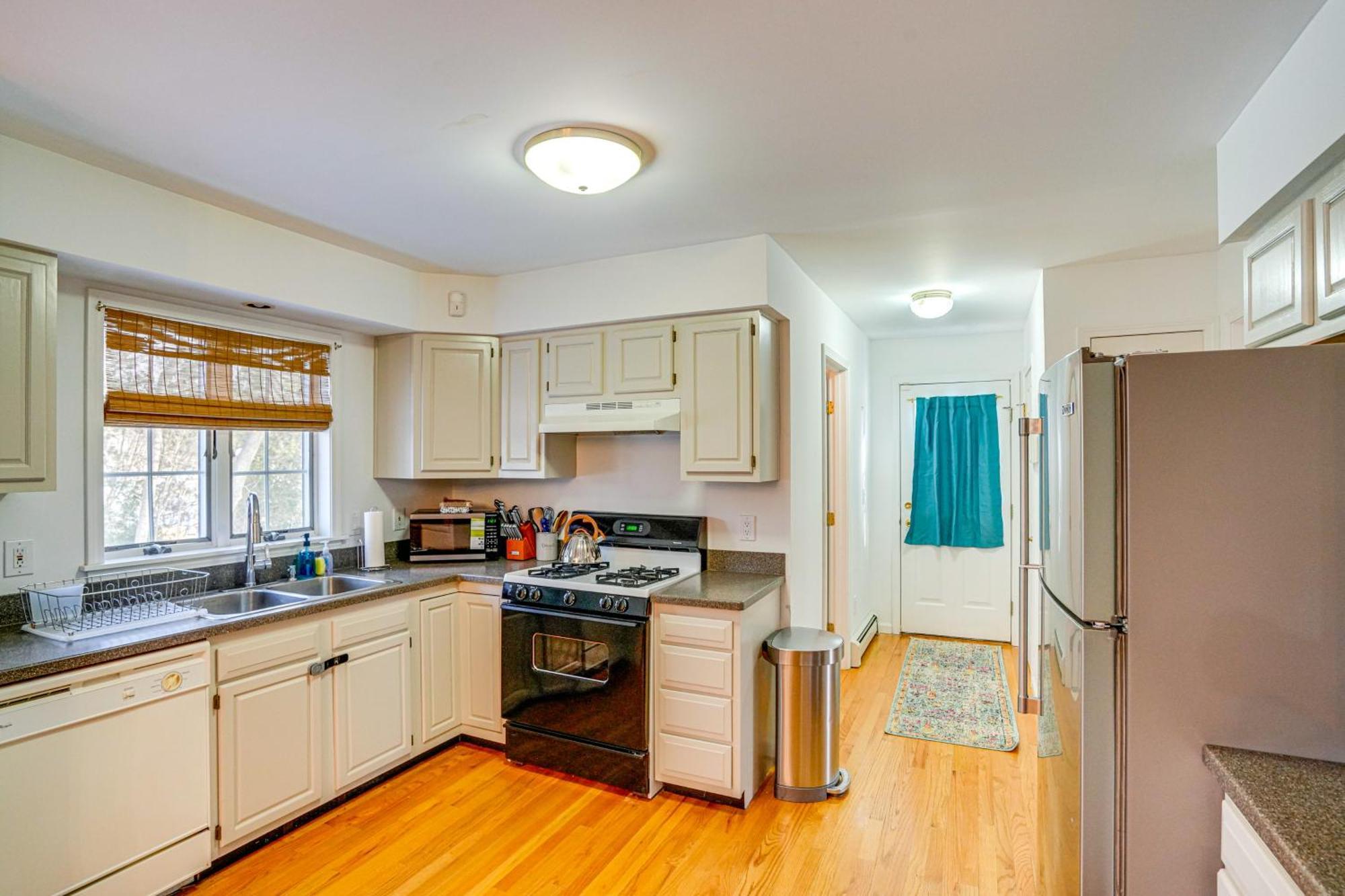 Private Guest House In Dtwn Lenox, Walk To Dining! Exterior photo