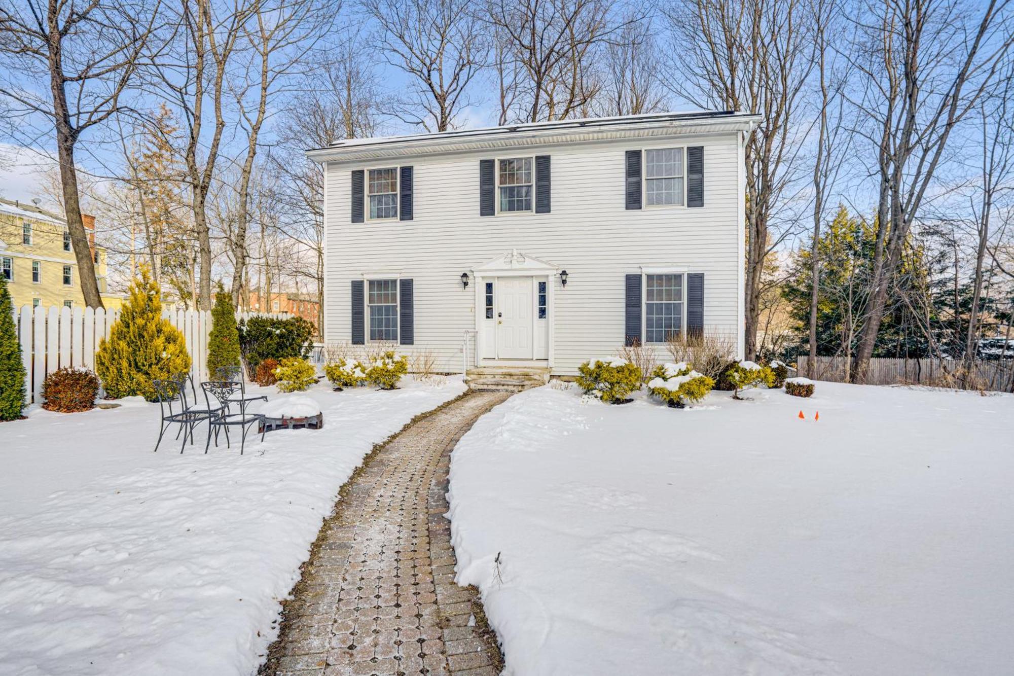 Private Guest House In Dtwn Lenox, Walk To Dining! Exterior photo