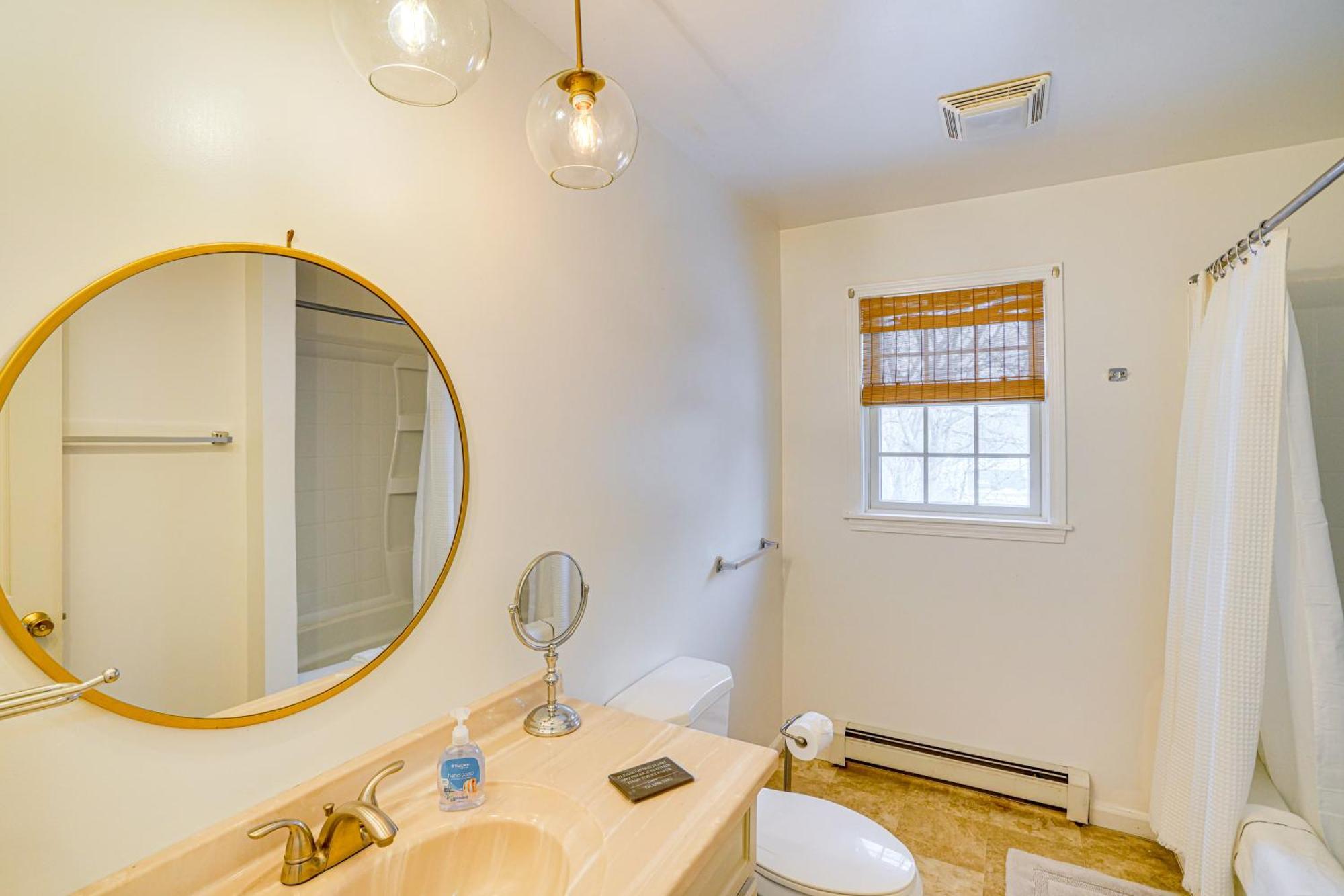 Private Guest House In Dtwn Lenox, Walk To Dining! Exterior photo