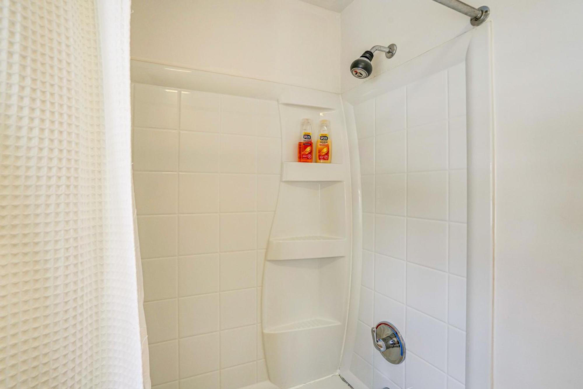 Private Guest House In Dtwn Lenox, Walk To Dining! Exterior photo