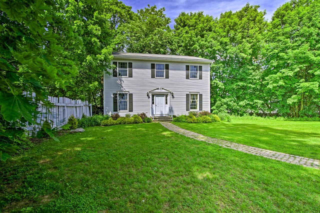 Private Guest House In Dtwn Lenox, Walk To Dining! Exterior photo