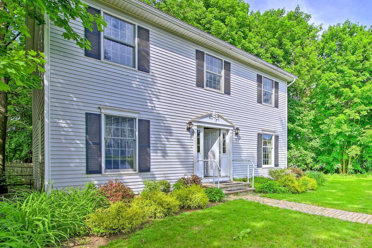 Private Guest House In Dtwn Lenox, Walk To Dining! Exterior photo